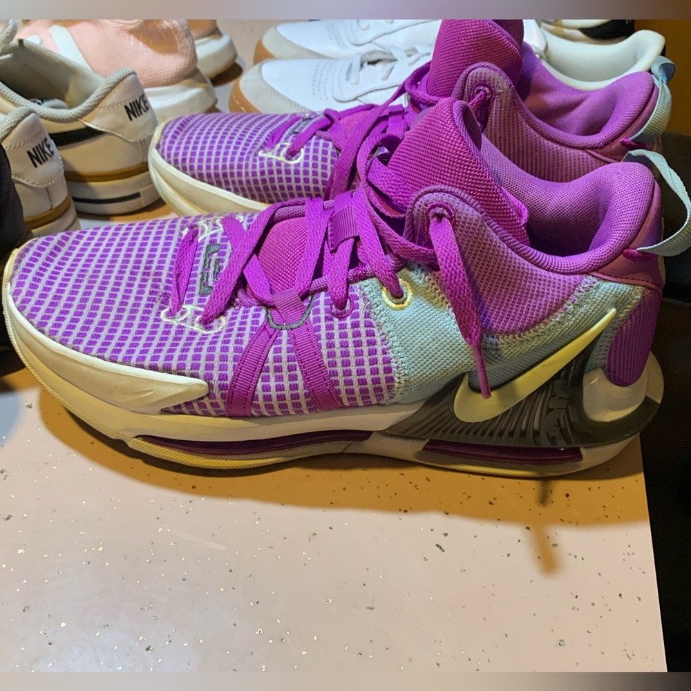 NikeLebron Witness 7 EP 'Fuchsia Dream